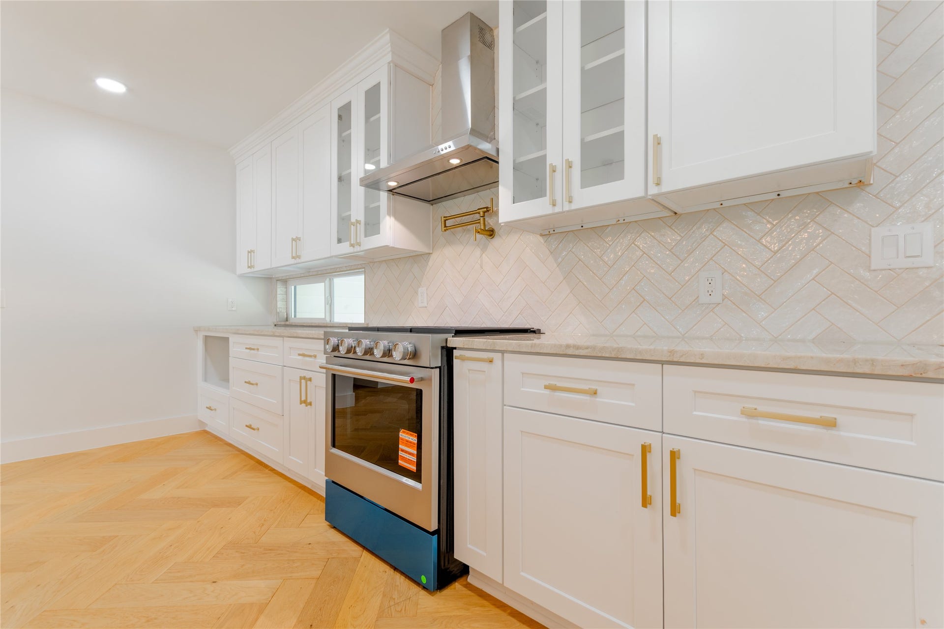 1903 Sedgie Drive, Houston, TX 77080 A kitchen designed for gathering, entertaining, and making memories.