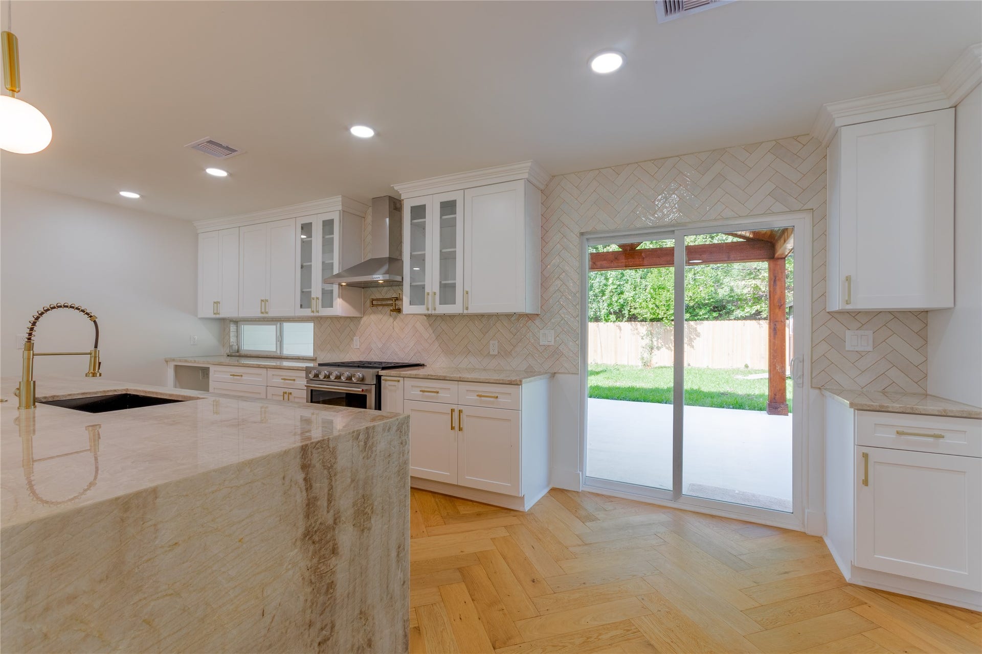 1903 Sedgie Drive, Houston, TX 77080 Natural light, beautiful textures, and effortless sophistication.
