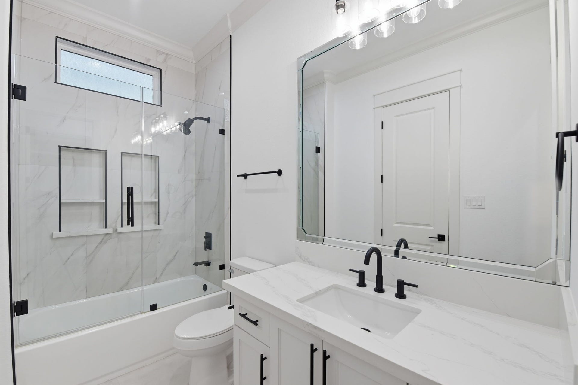 6112 Cypresswood Drive, Spring, TX 77379 Private Bath to secondary bedroom