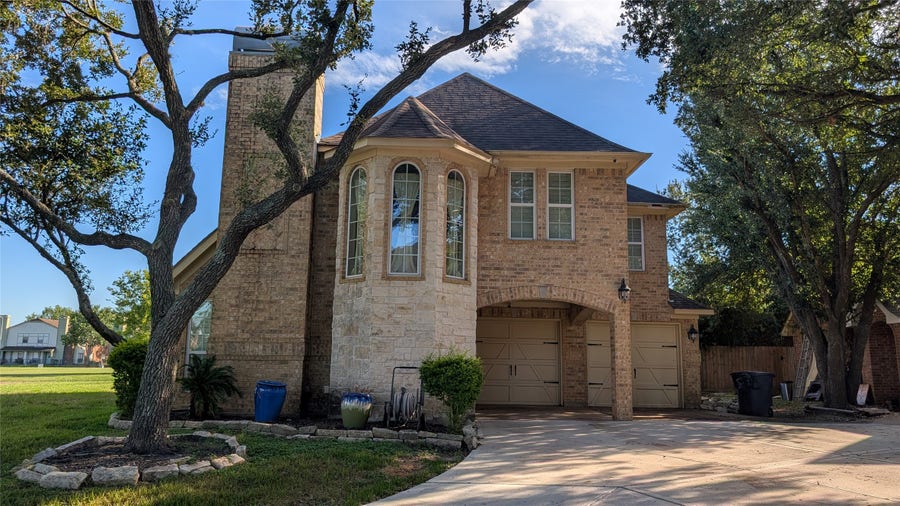 Property photo for 10850 Braeburn Bend Drive, Houston, TX