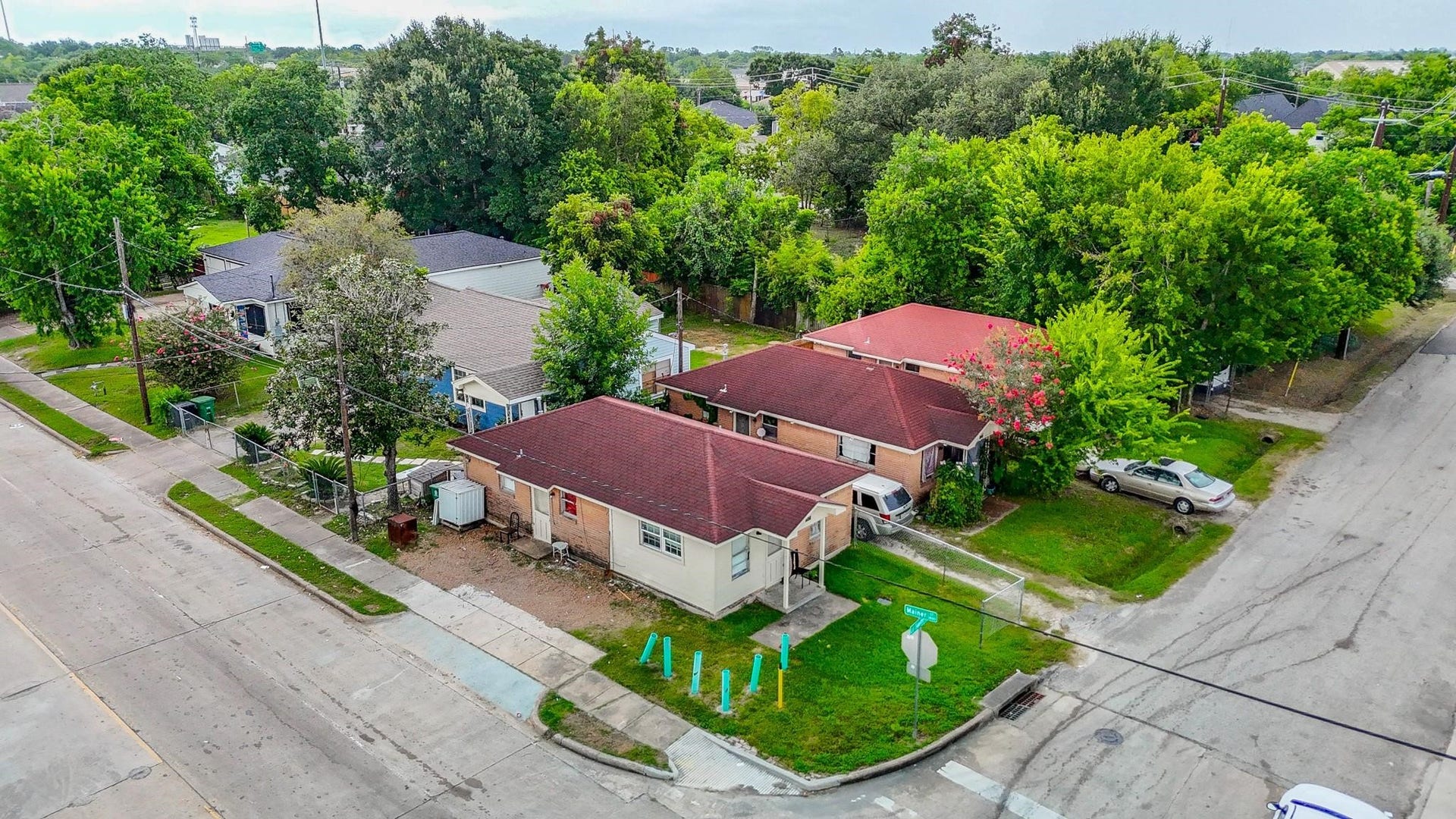 7523 La Salette Street, Houston, TX 77021 Three prime location corner units near Houston medical center.