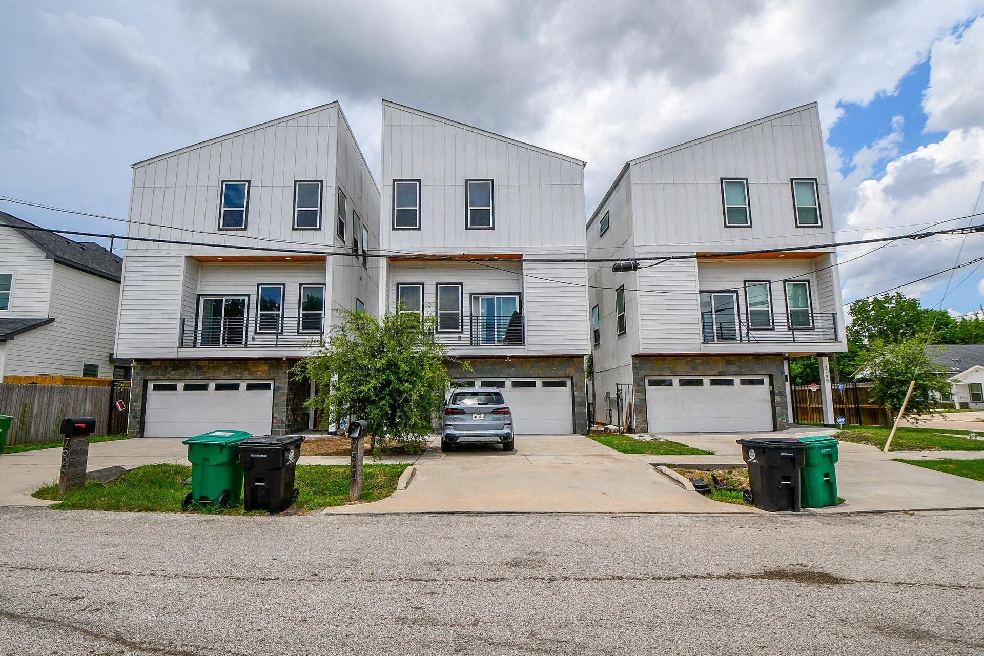 7523 La Salette Street, Houston, TX 77021 This new construction is located directly across of 7523 La Salette.