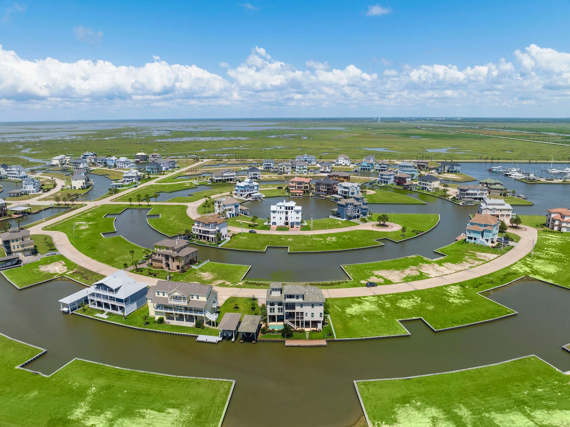10 Marathon, Hitchcock, TX 77563 10 Marathon, Hitchcock, TX 77563