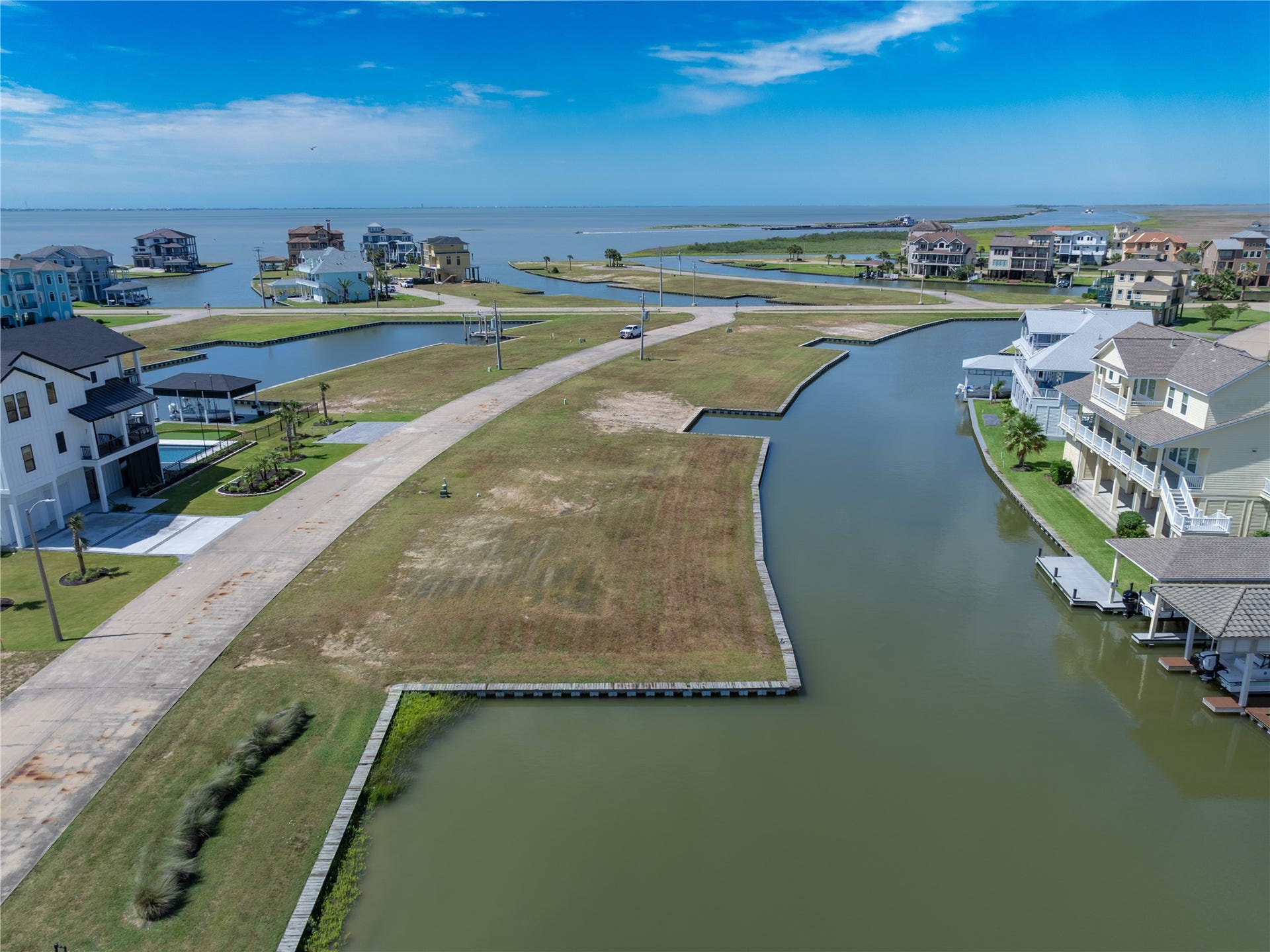 10 Marathon, Hitchcock, TX 77563 10 Marathon, Hitchcock, TX 77563