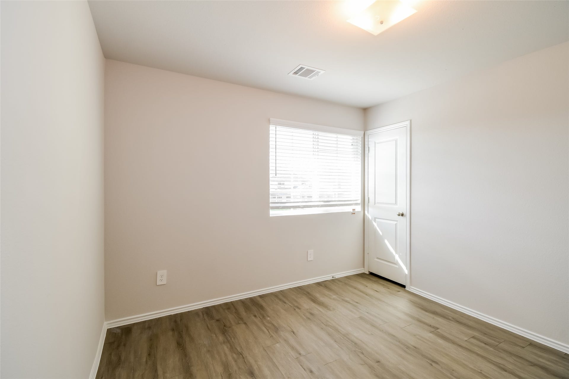5027 Banyan Tree Trail, Spring, TX 77373 Photos may be representative of the floor plan and not the exact home. Finishes, layout, and features of the actual property for lease may vary.