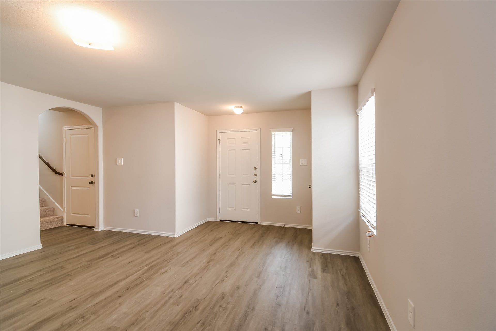 5027 Banyan Tree Trail, Spring, TX 77373 Photos may be representative of the floor plan and not the exact home. Finishes, layout, and features of the actual property for lease may vary.