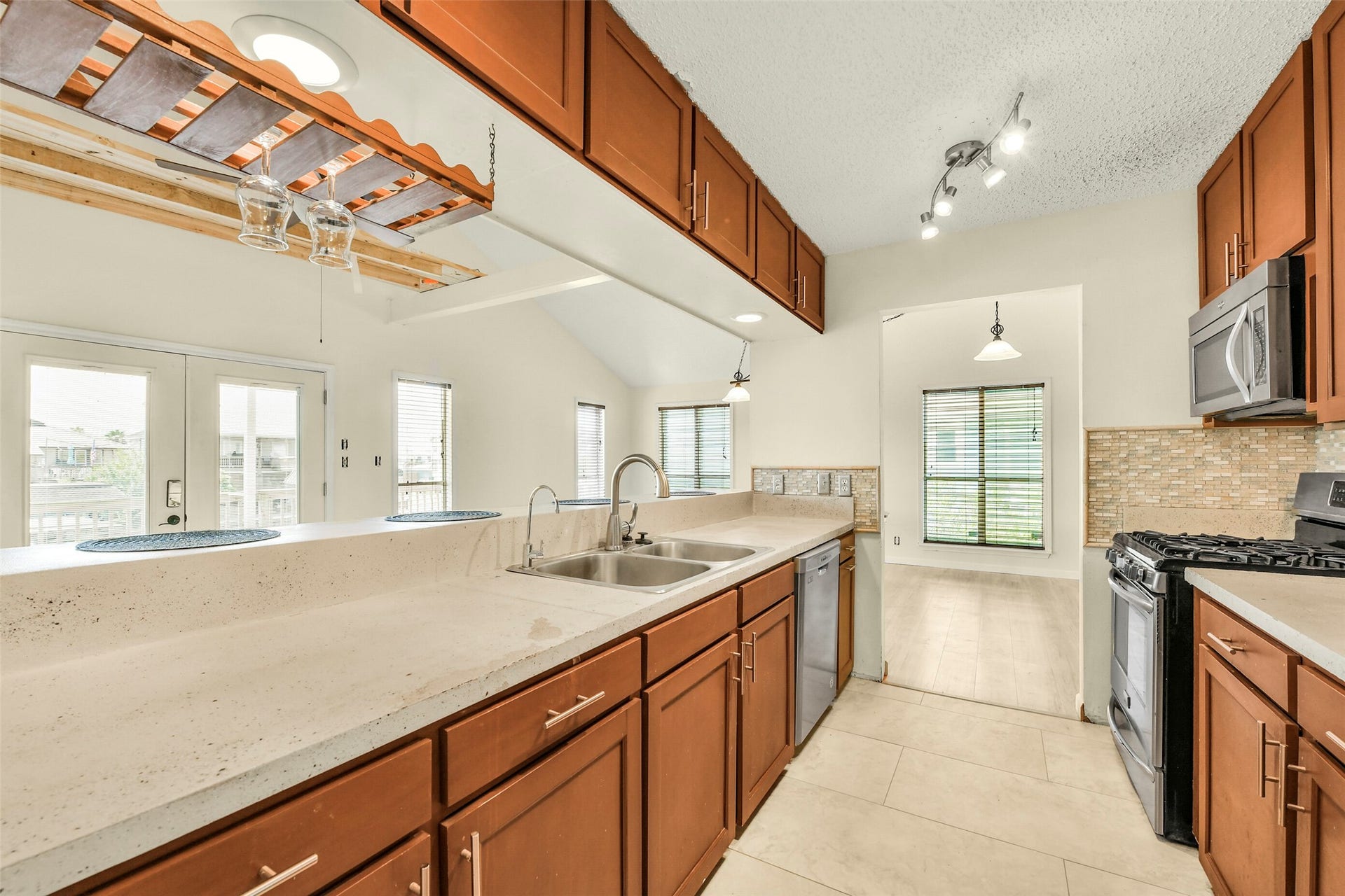 1073 Redfish Street, Bayou Vista, TX 77563 1073 Redfish Street, Bayou Vista, TX 77563