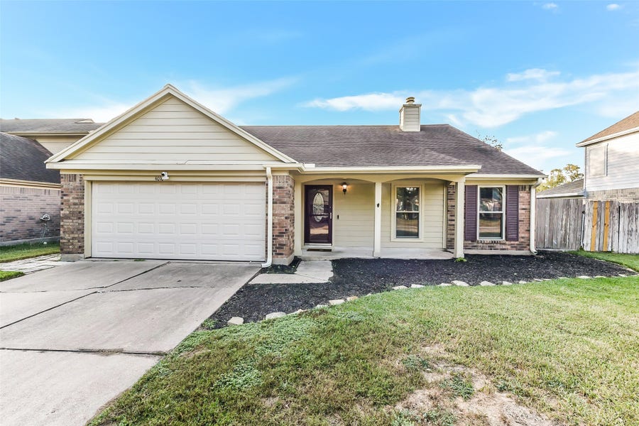 Property photo for 4010 Spring Branch Drive W, Pearland, TX