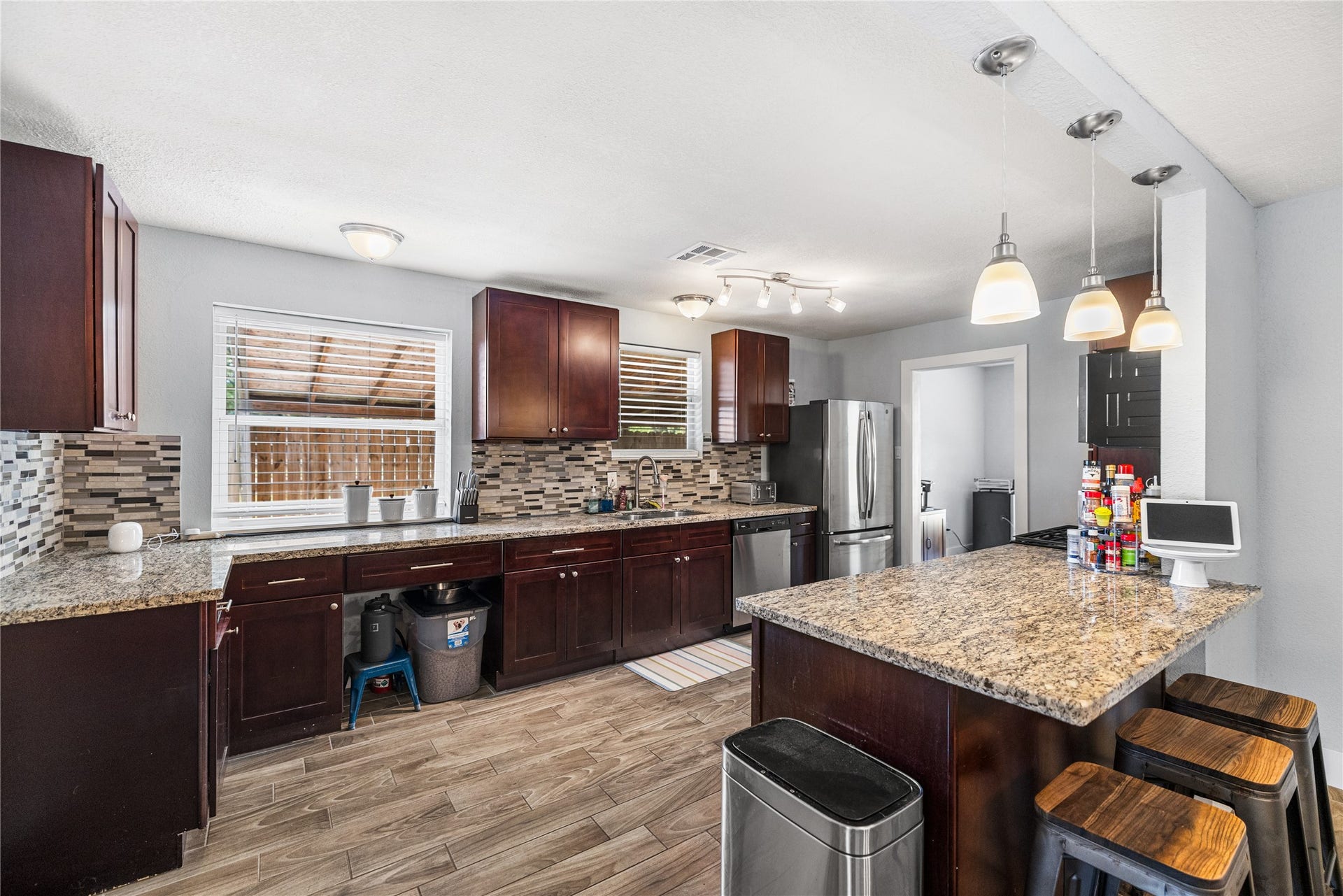 10906 Sagecrest Lane, Houston, TX 77089 10906 Sagecrest Lane, Houston, TX 77089