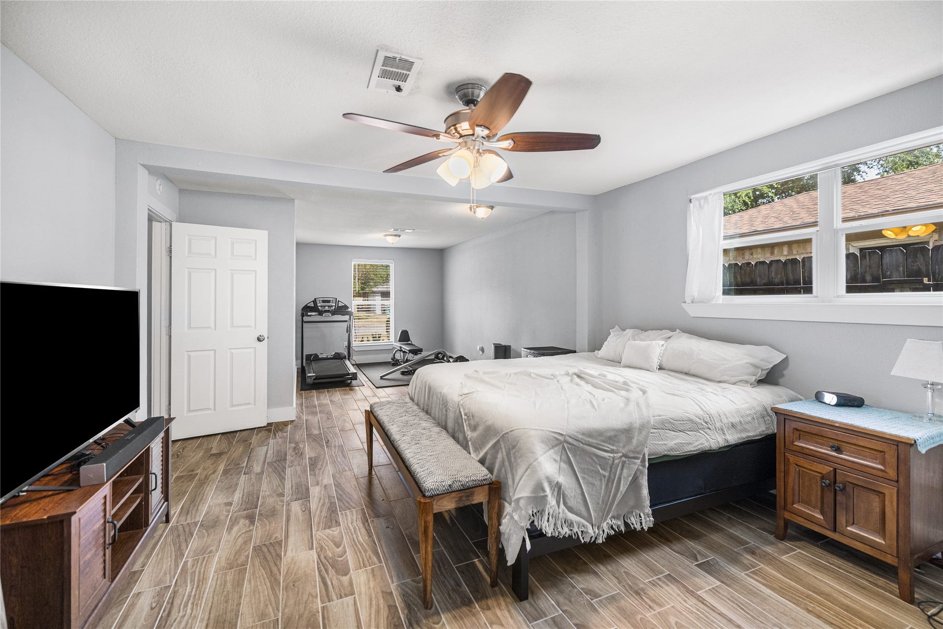 10906 Sagecrest Lane, Houston, TX 77089 Primary Bedroom