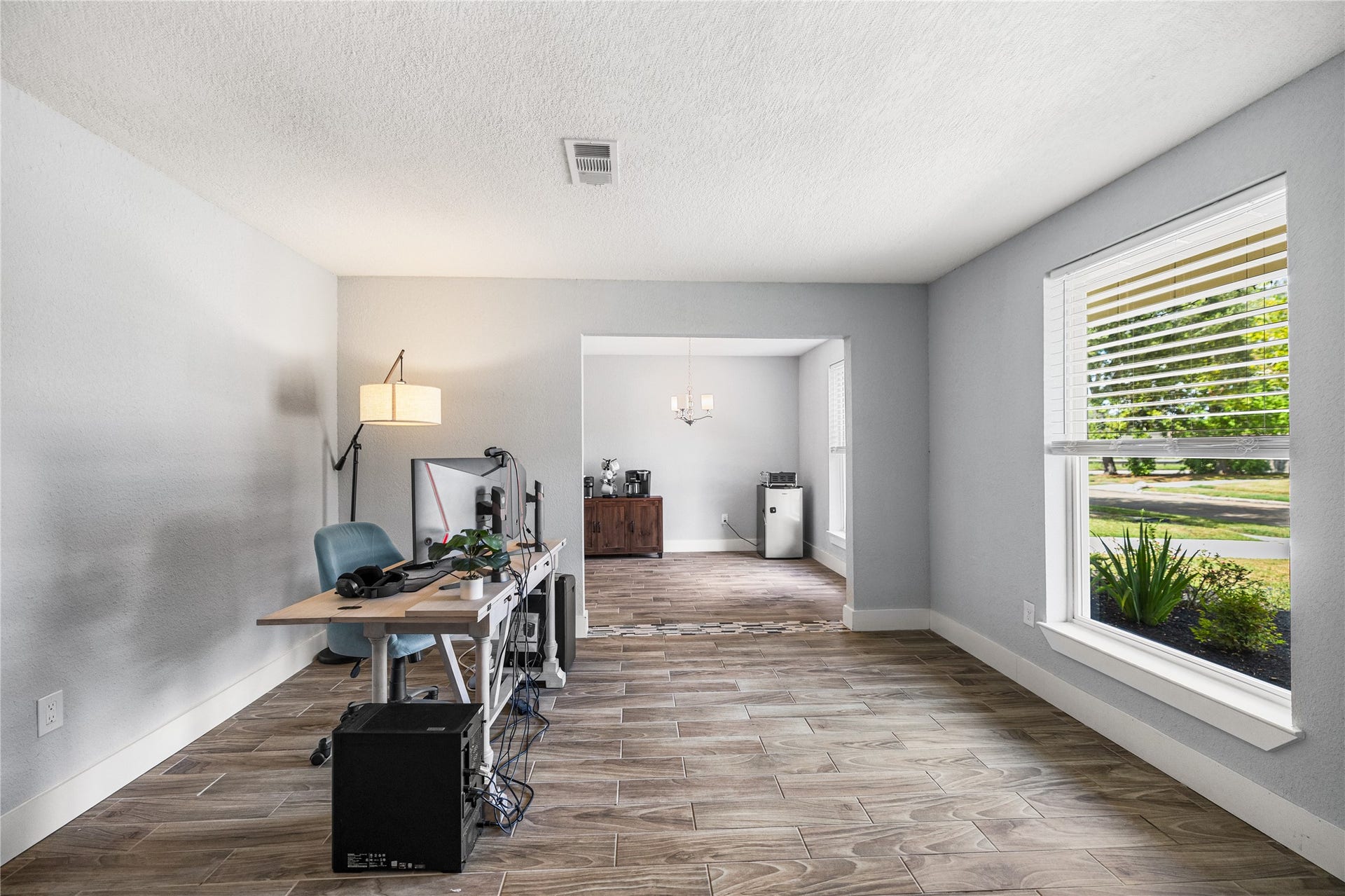 10906 Sagecrest Lane, Houston, TX 77089 Living Room/Den