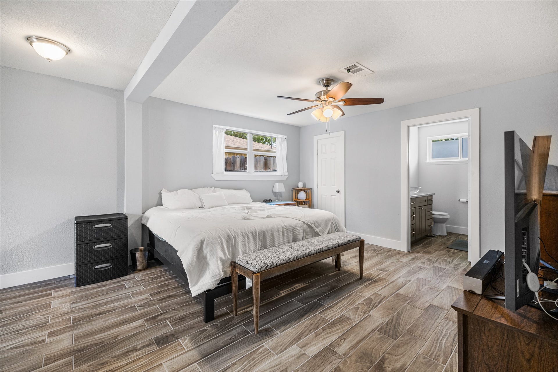 10906 Sagecrest Lane, Houston, TX 77089 Primary Bedroom