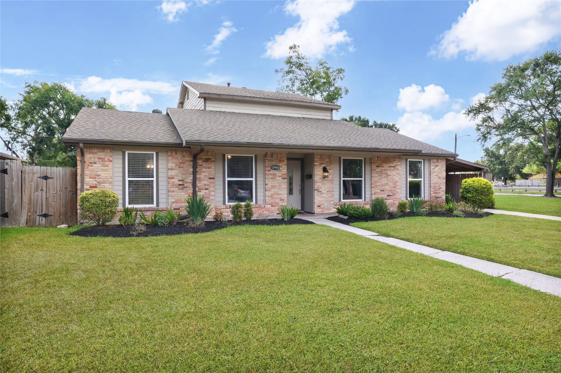 10906 Sagecrest Lane, Houston, TX 77089 10906 Sagecrest Lane, Houston, TX 77089