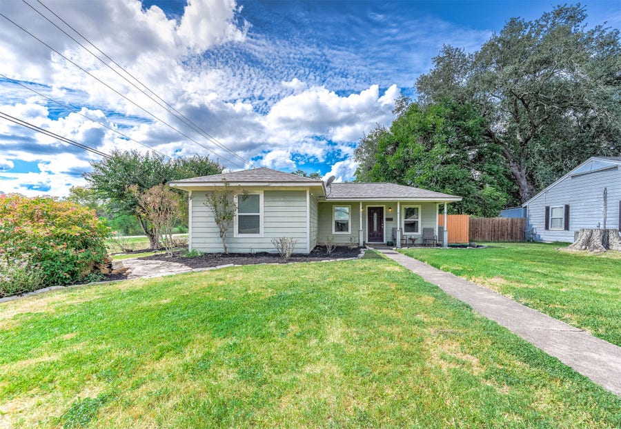 Property photo for 237 Mclemore Drive, Alvin, TX