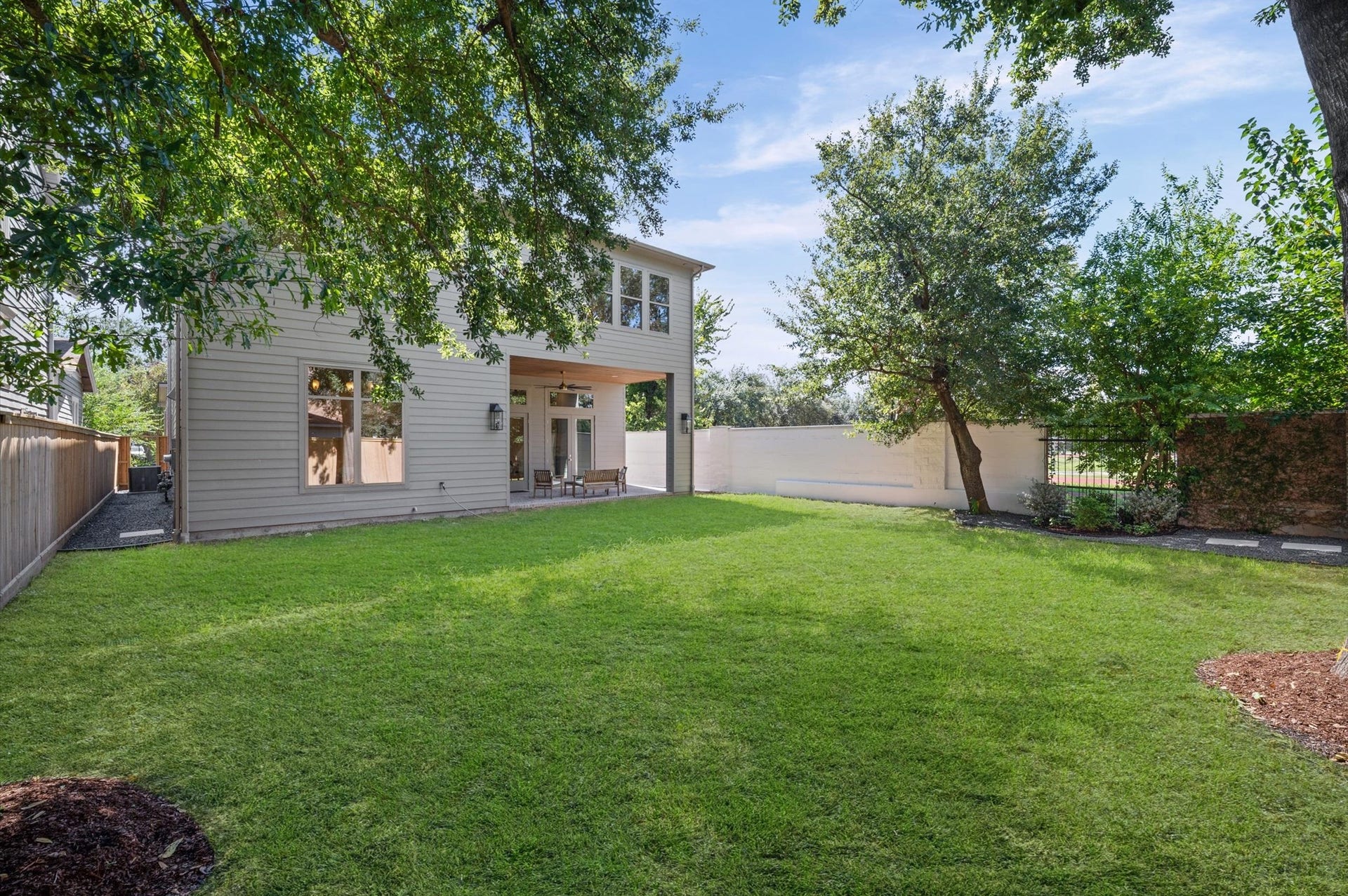 623 E 13th Street, Houston, TX 77008 623 E 13th Street, Houston, TX 77008