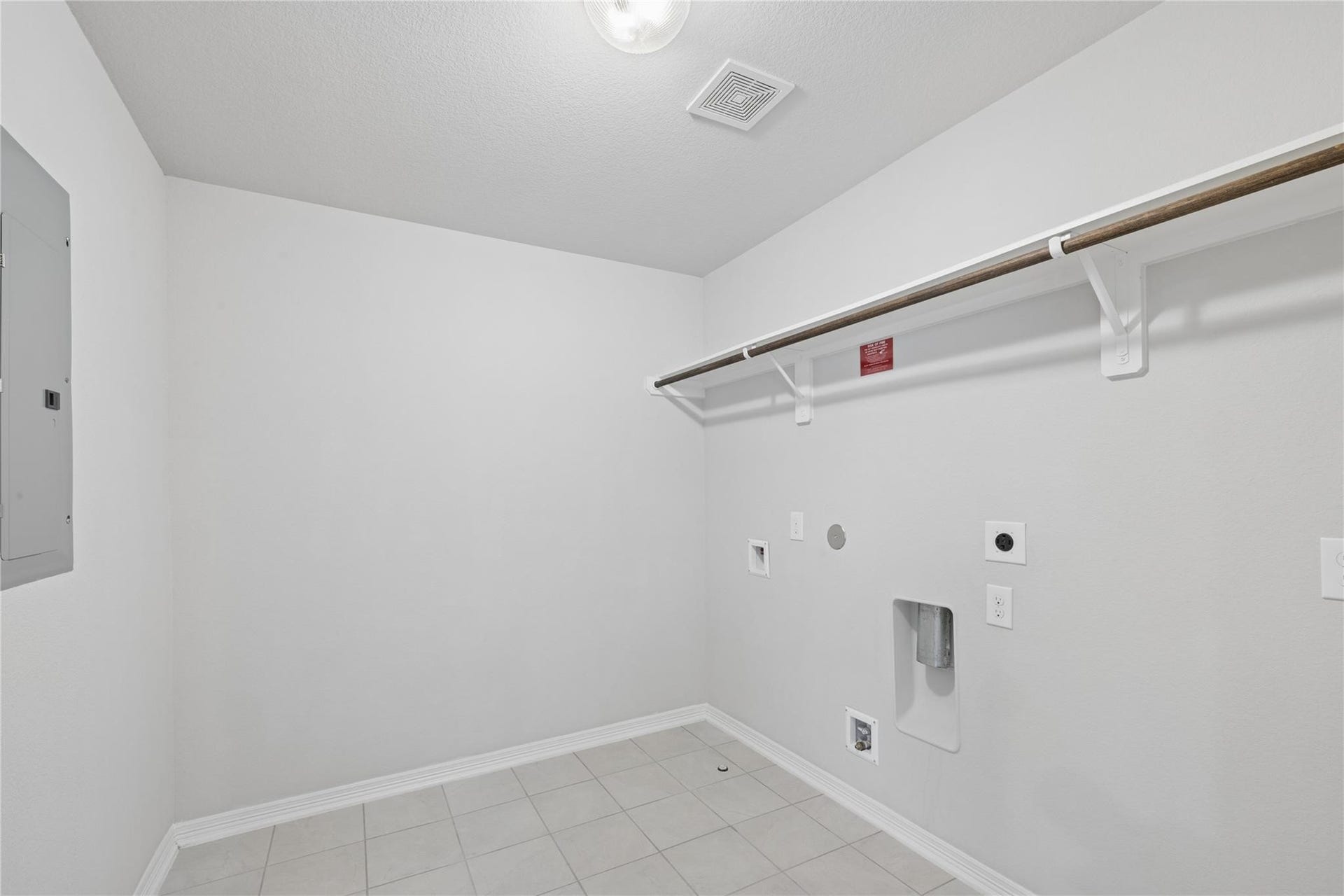 705 N Bayshore Drive, La Porte, TX 77571 Laundry