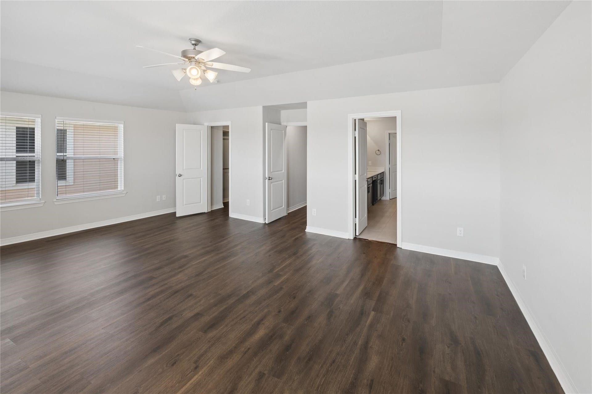 705 N Bayshore Drive, La Porte, TX 77571 Primary Bedroom