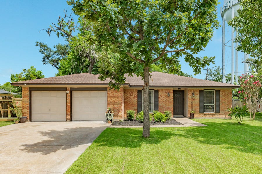 Property photo for 310 Dogwood Street, Lake Jackson, TX