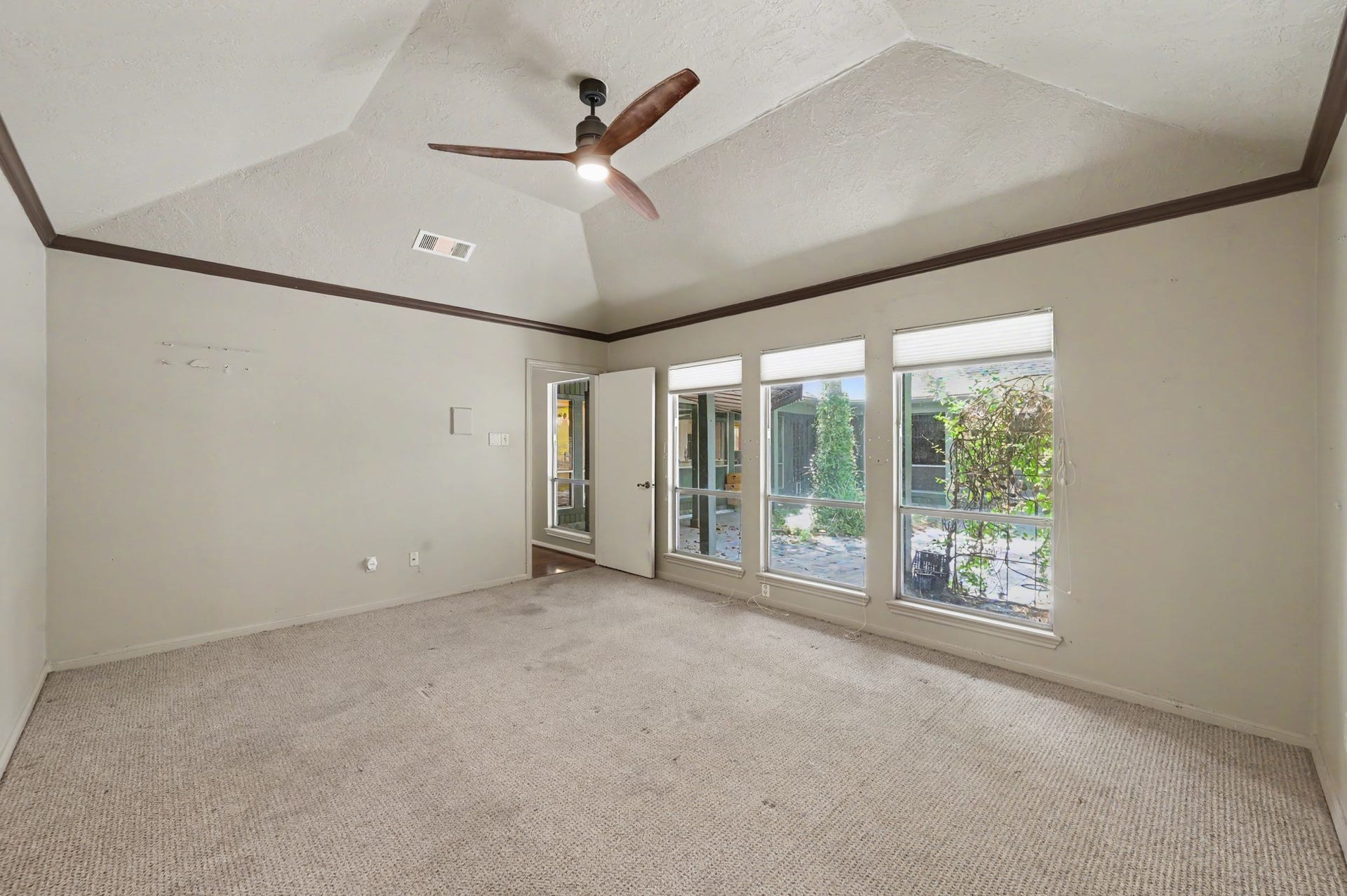 2710 N Logrun Circle, The Woodlands, TX 77380 It overlooks the courtyard and has an ensuite bathroom.