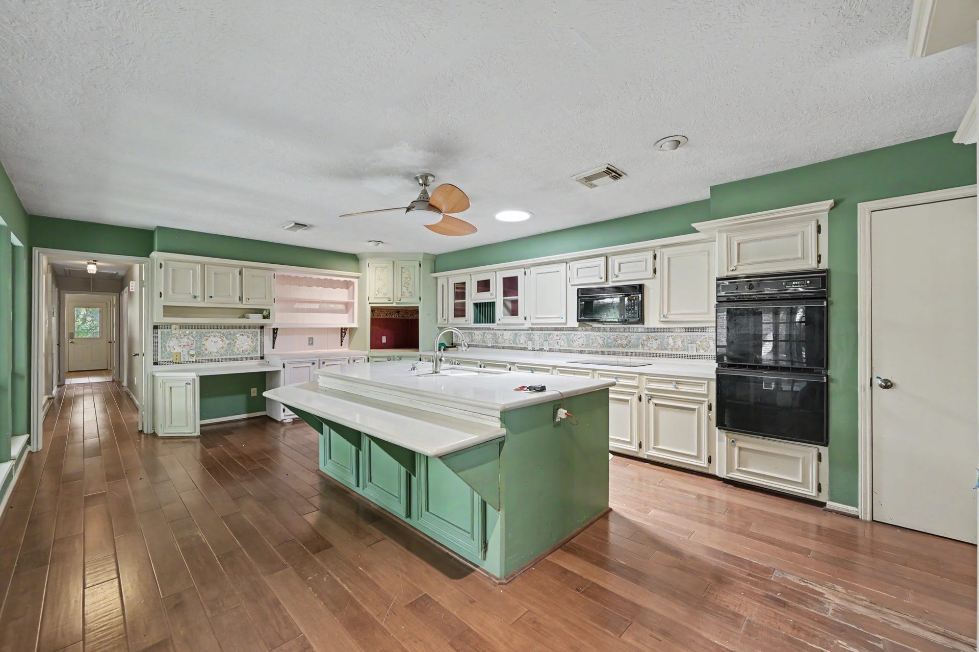 2710 N Logrun Circle, The Woodlands, TX 77380 The Kitchen provides lots of counterspace and offers Double Ovens, built in Microwave, and Dishwasher.