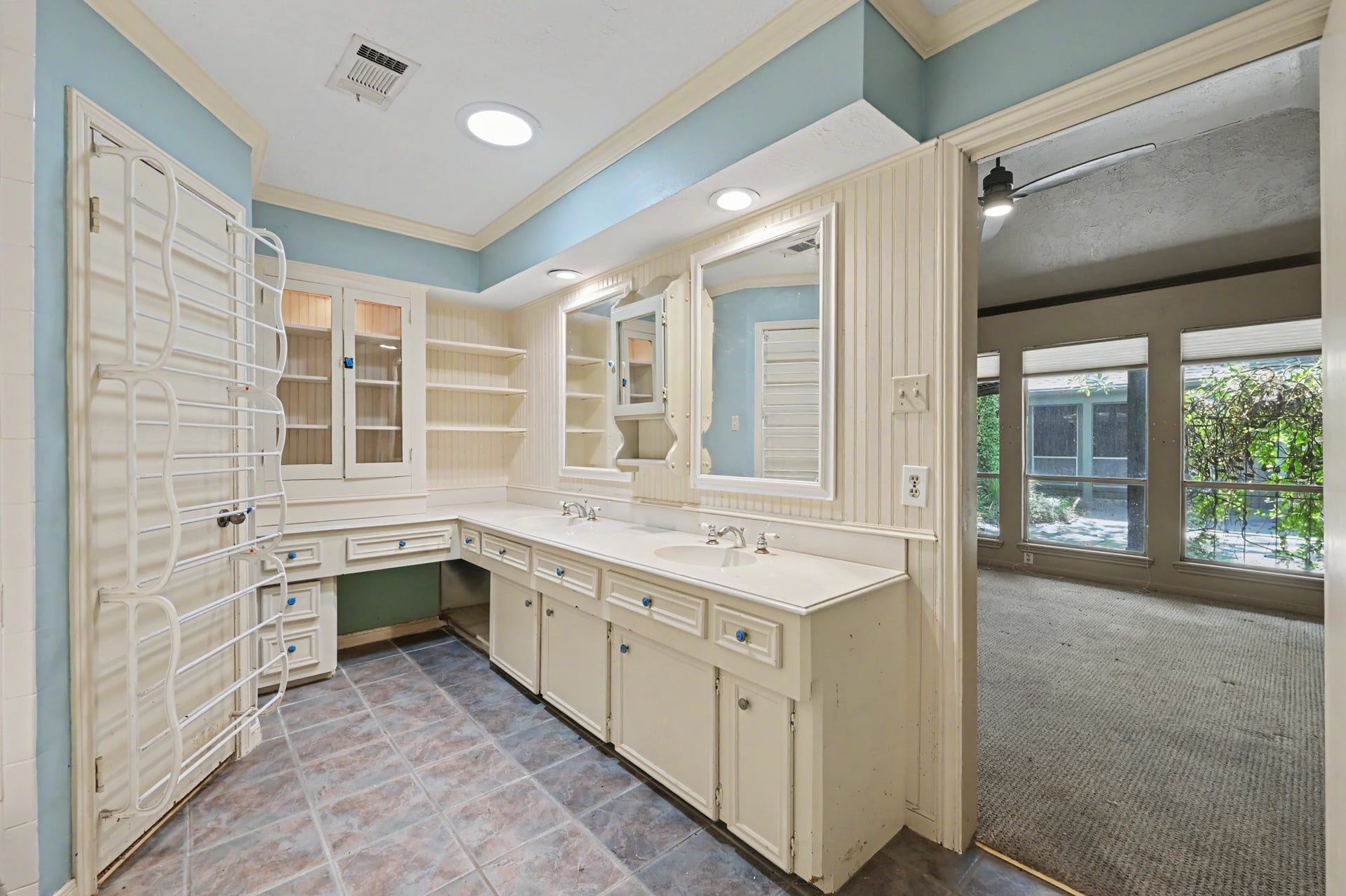 2710 N Logrun Circle, The Woodlands, TX 77380 There is a lot of cabinetry and closet space offered.