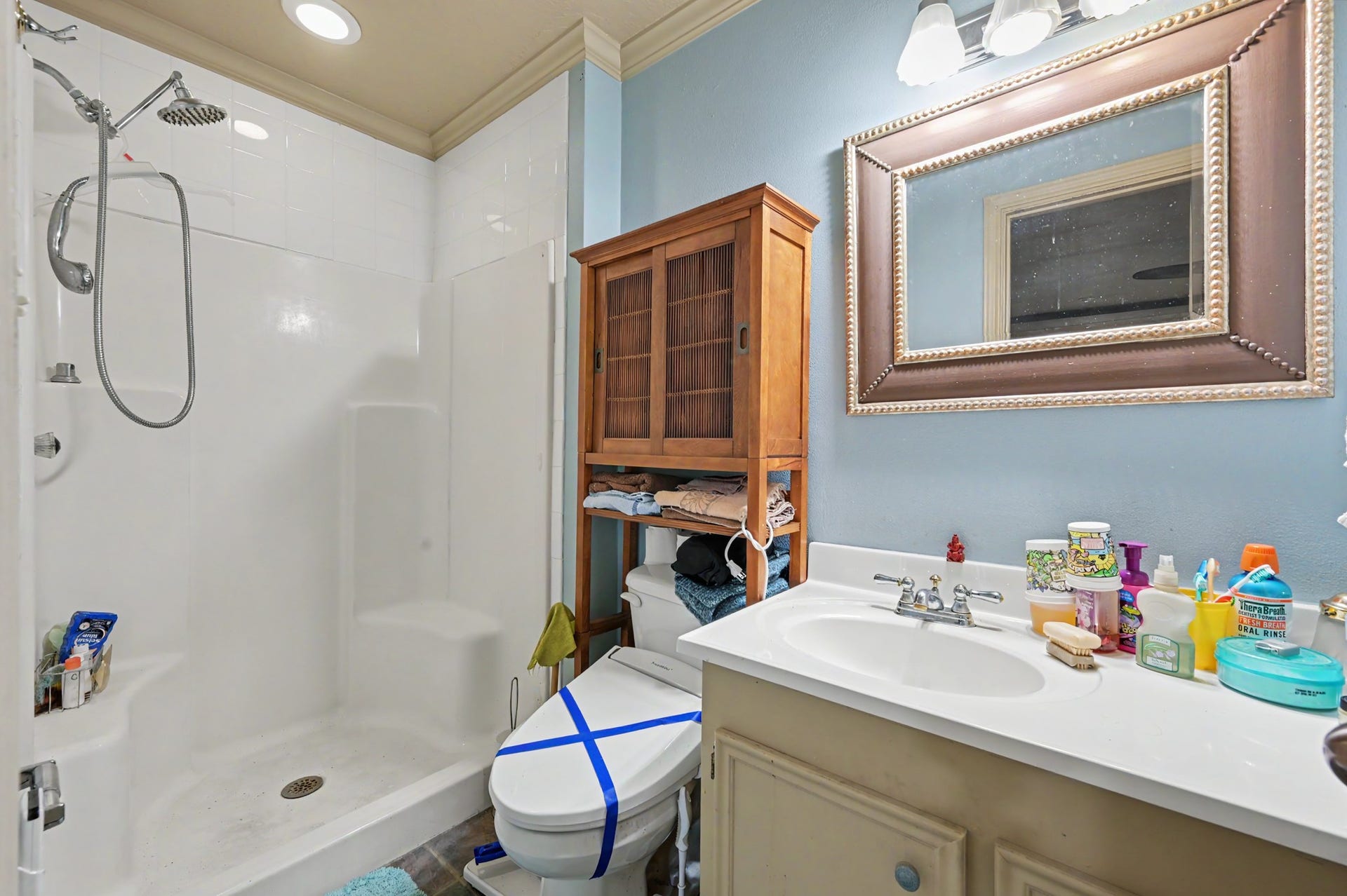 2710 N Logrun Circle, The Woodlands, TX 77380 There is a full bathroom attached to this space, too! Shower only.