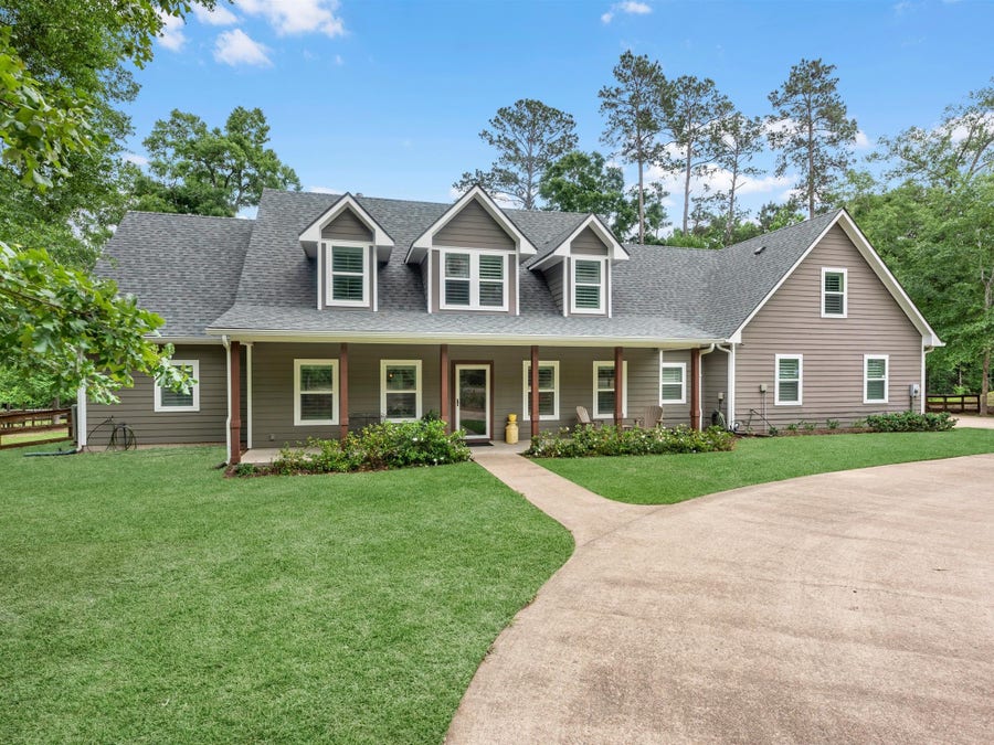 Property photo for 210 Creekside Drive, Magnolia, TX