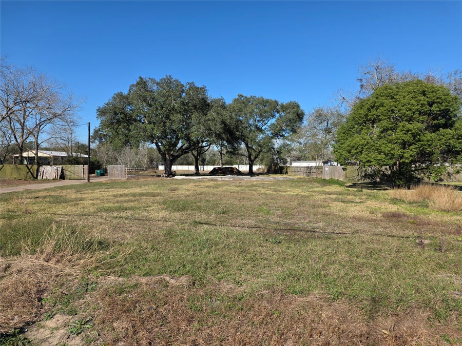 Property photo for 414 Gordy Road, Bacliff, TX