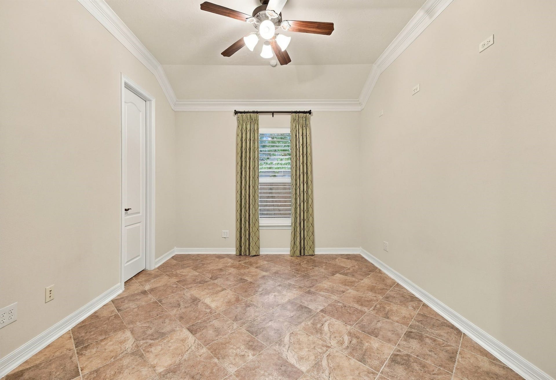 Secondary bedroom