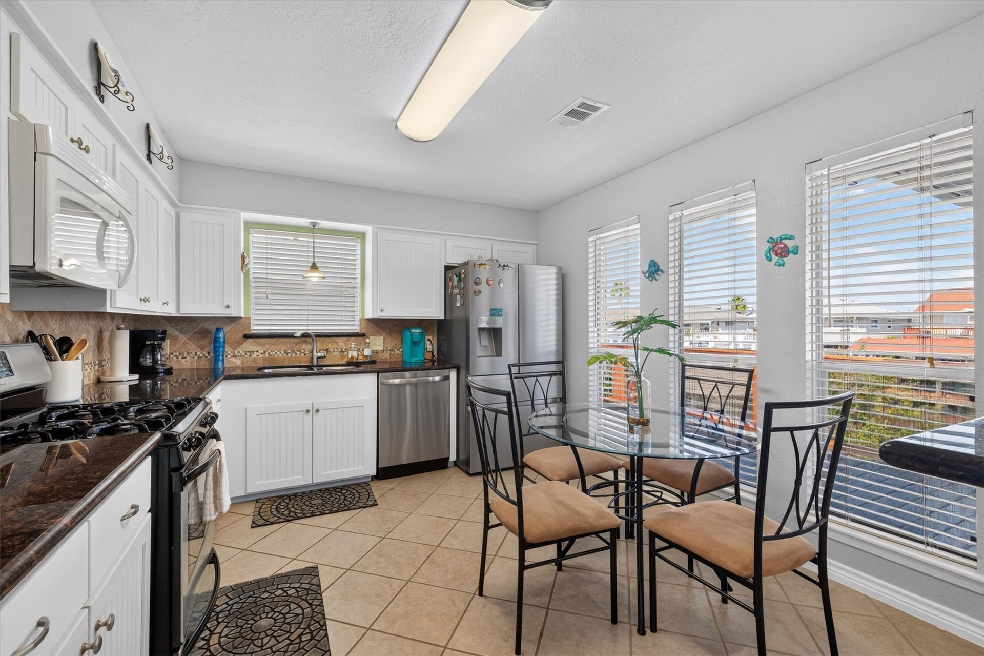 615 Warsaw Street, Bayou Vista, TX 77563 615 Warsaw Street, Bayou Vista, TX 77563