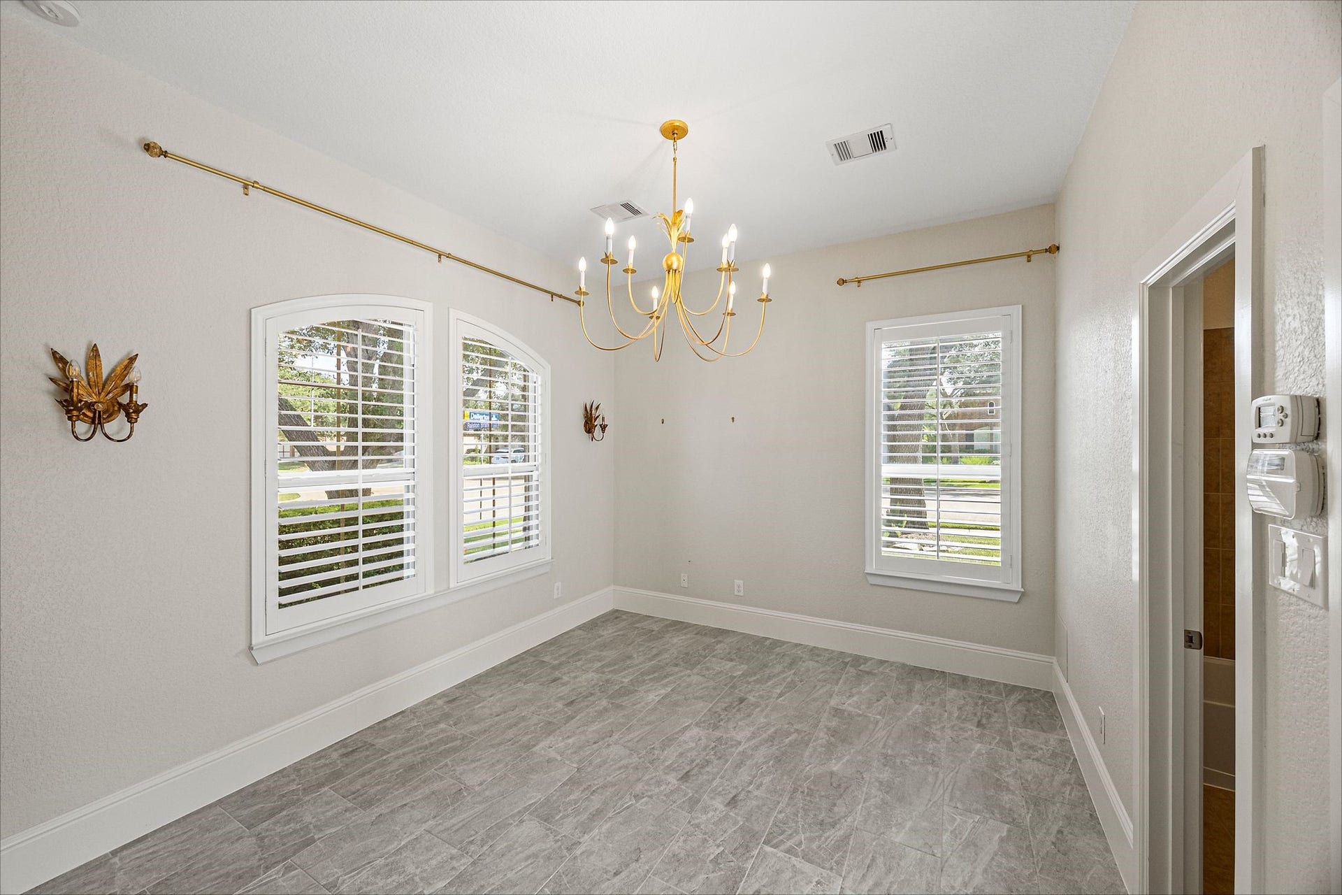 6518 Dallerton st, Sugar Land, TX 77479 Private suite featuring a private bath and separate entrance for added comfort and privacy