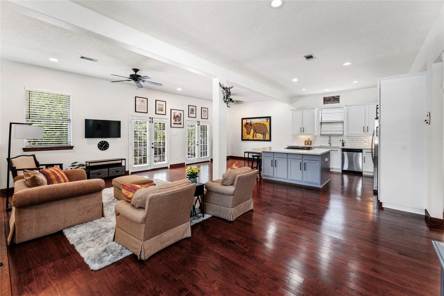 Property photo for 415 W 8th Street, Houston, TX