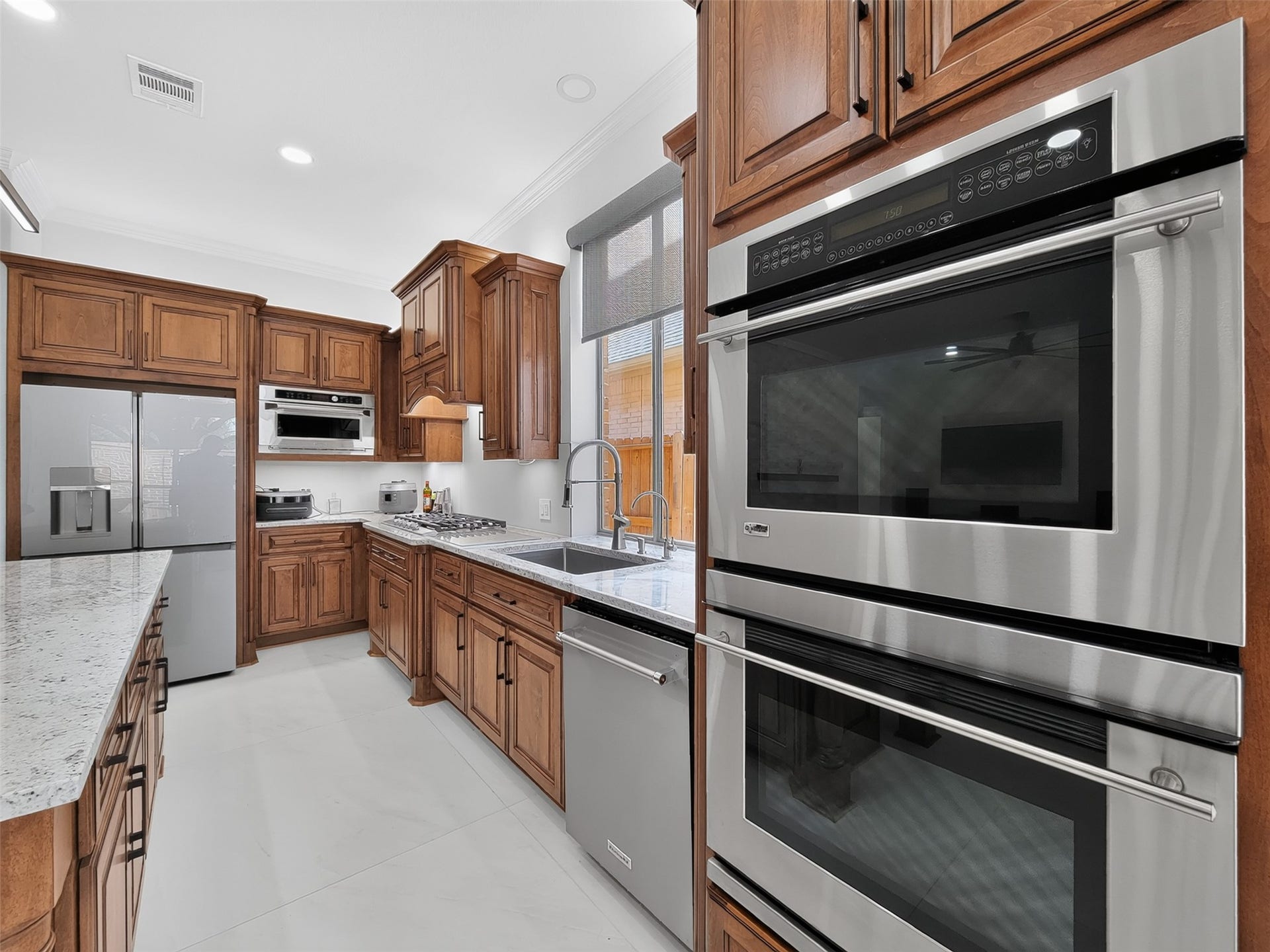 6911 Gossamer Lane, Sugar Land, TX 77479 6911 Gossamer Lane, Sugar Land, TX 77479