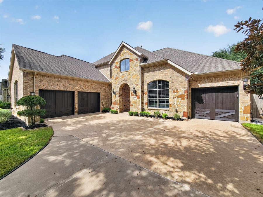 Property photo for 6911 Gossamer Lane, Sugar Land, TX