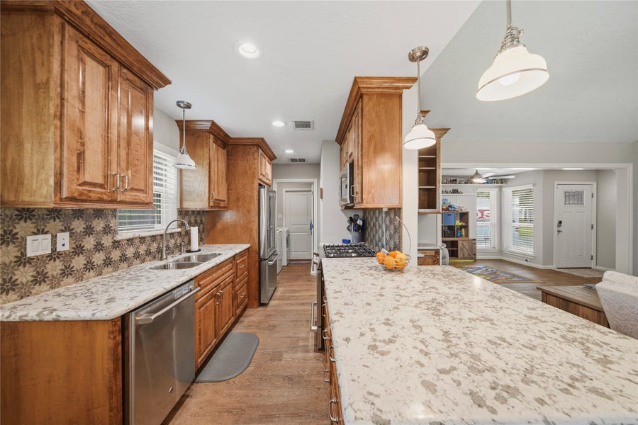 Property photo for 15714 Wandering Trail, Friendswood, TX