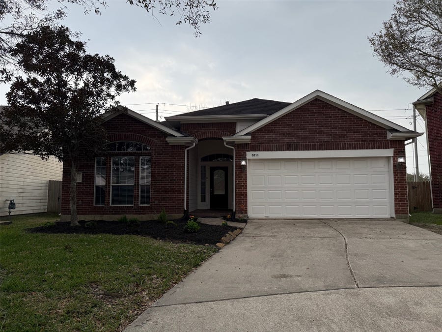 Property photo for 3011 Grovewick Lane, Dickinson, TX