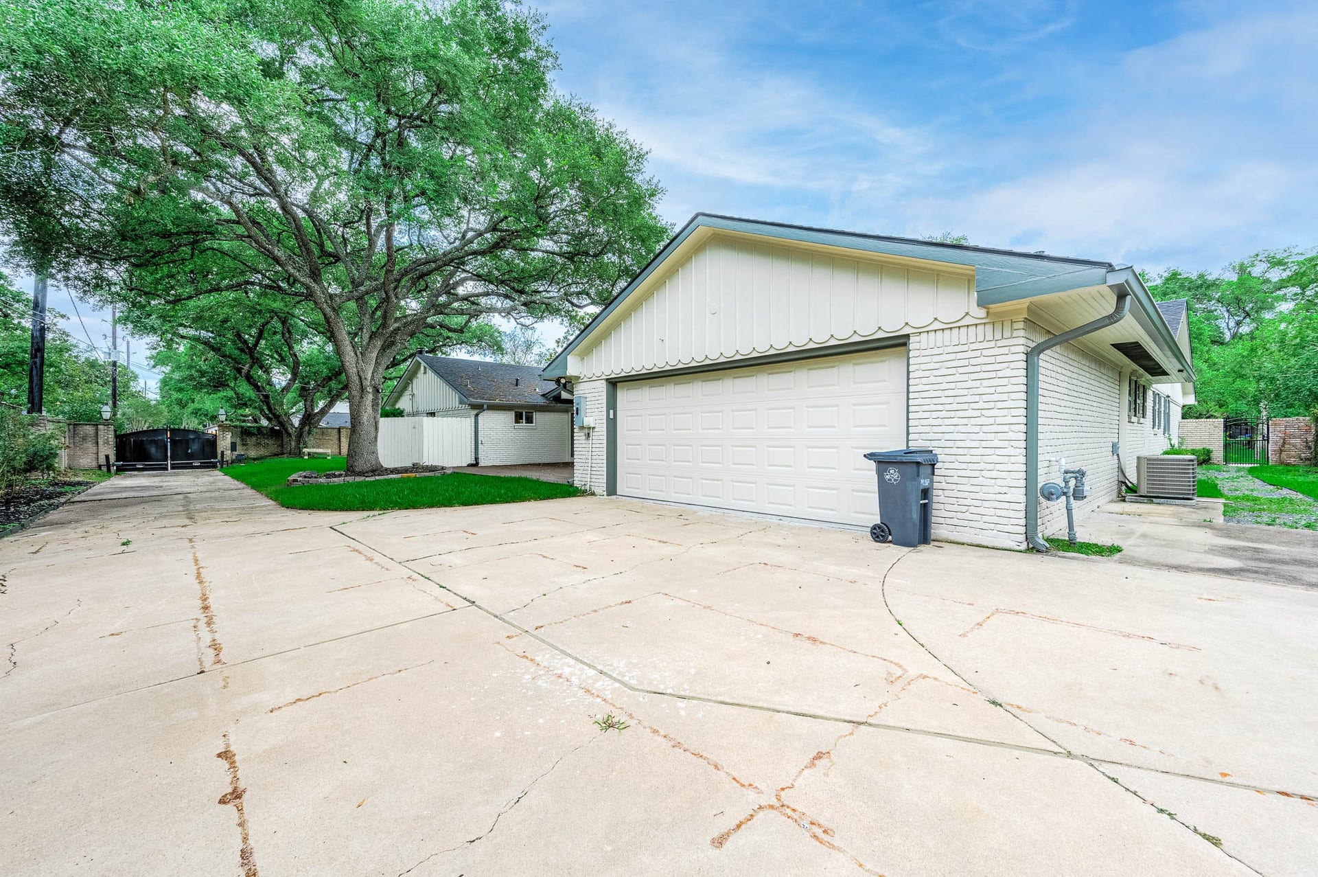 5702 Bayou Glen Road, Houston, TX 77057 5702 Bayou Glen Road, Houston, TX 77057