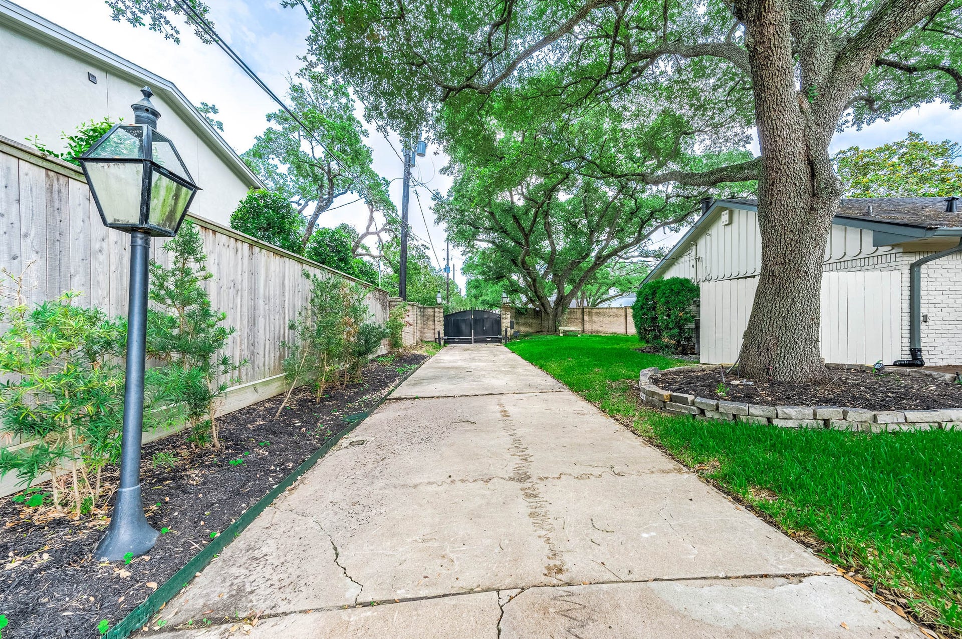 5702 Bayou Glen Road, Houston, TX 77057 5702 Bayou Glen Road, Houston, TX 77057