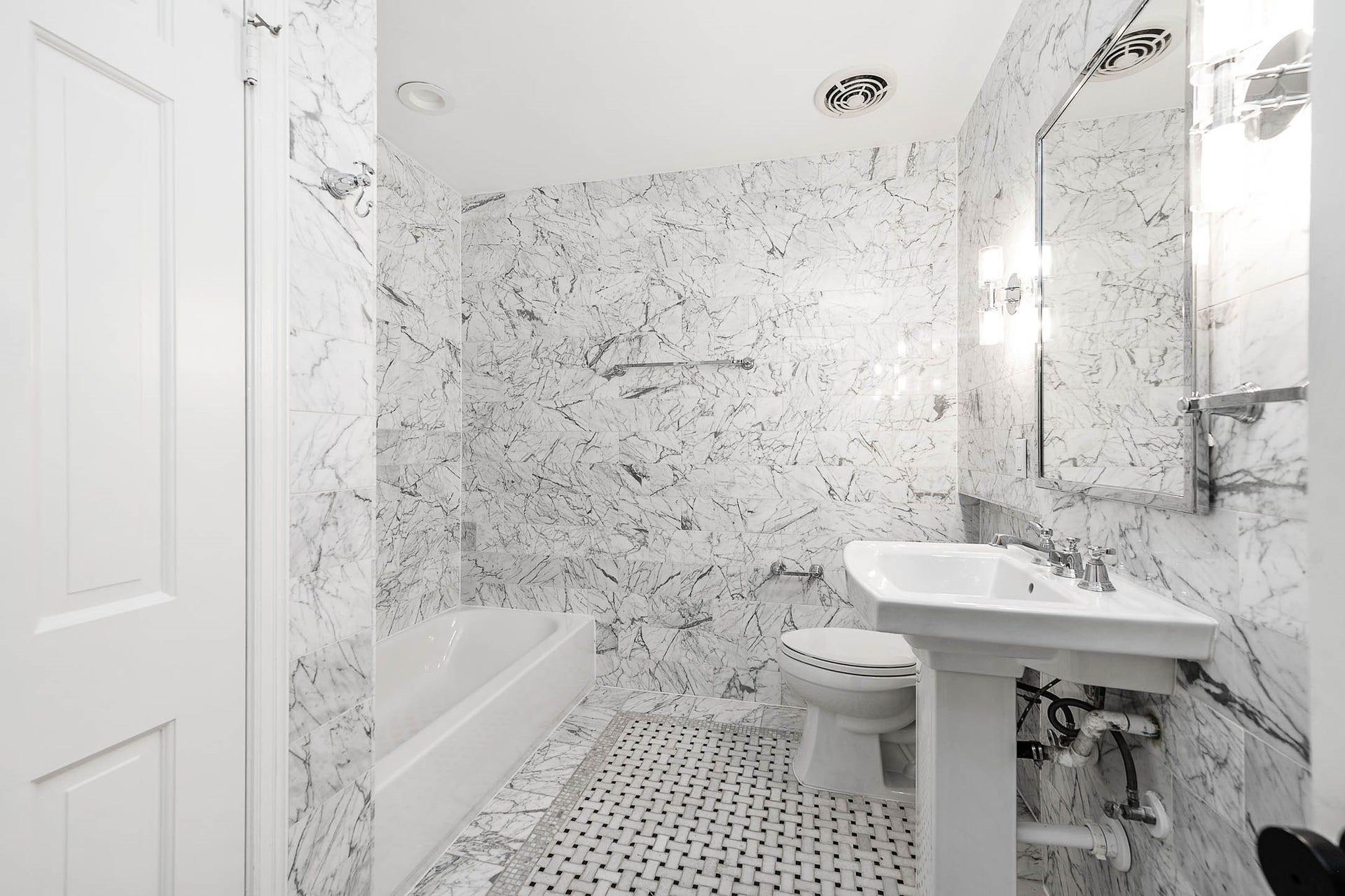 5702 Bayou Glen Road, Houston, TX 77057 5702 Bayou Glen Road, Houston, TX 77057