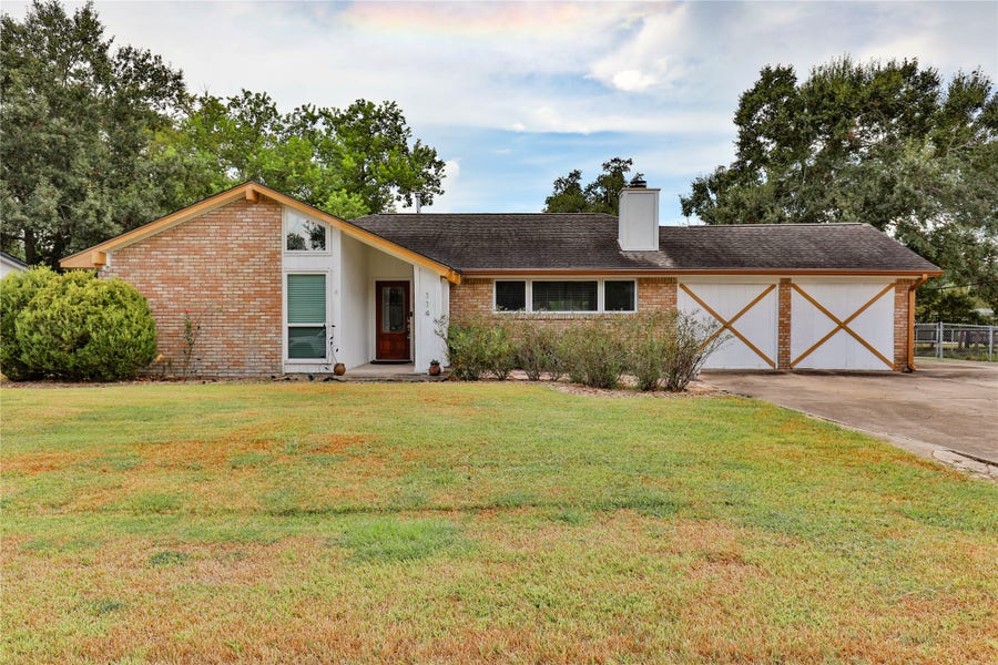 Property photo for 114 Persimmon Lane, Lake Jackson, TX