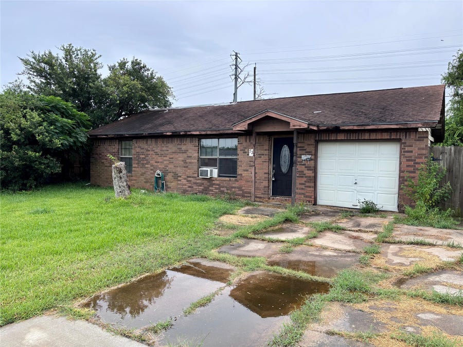 Property photo for 727 W 12th Street, Freeport, TX