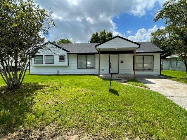 Property photo for 109 Del Monte Lane, Highlands, TX