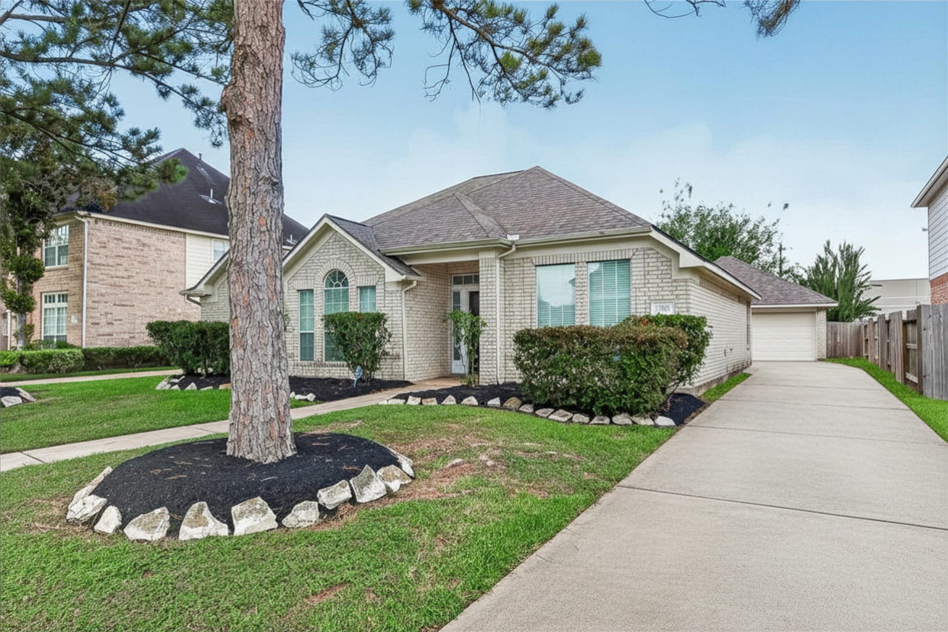 2726 Martinec Drive, Pearland, TX 77584 2726 Martinec Drive, Pearland, TX 77584