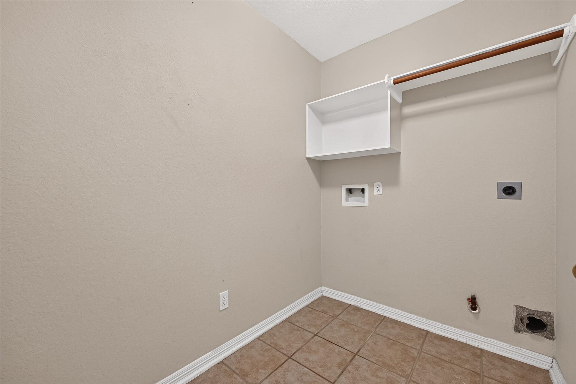 2726 Martinec Drive, Pearland, TX 77584 2726 Martinec Drive, Pearland, TX 77584