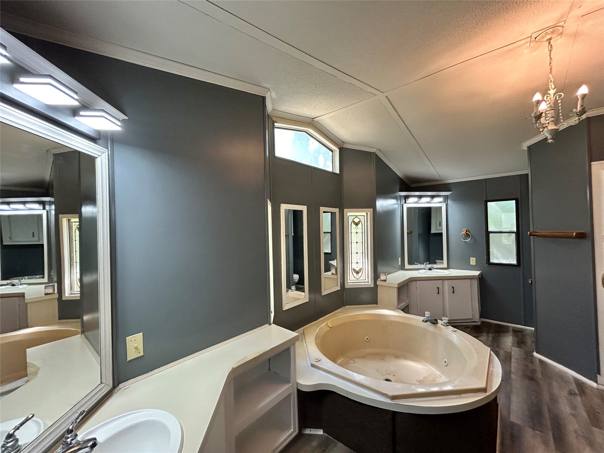 403 W Worsham Street, Willis, TX 77378 403 W Worsham Street, Willis, TX 77378