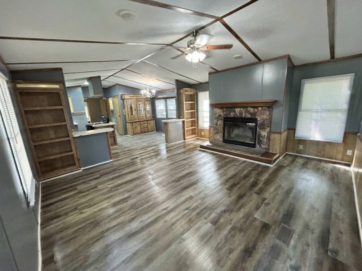 403 W Worsham Street, Willis, TX 77378 403 W Worsham Street, Willis, TX 77378