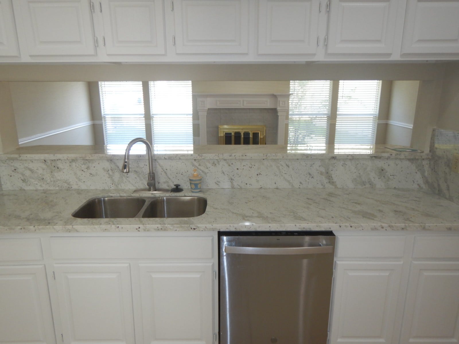 4518 Westray Drive, Missouri City, TX 77459 The kitchen with views of the family room