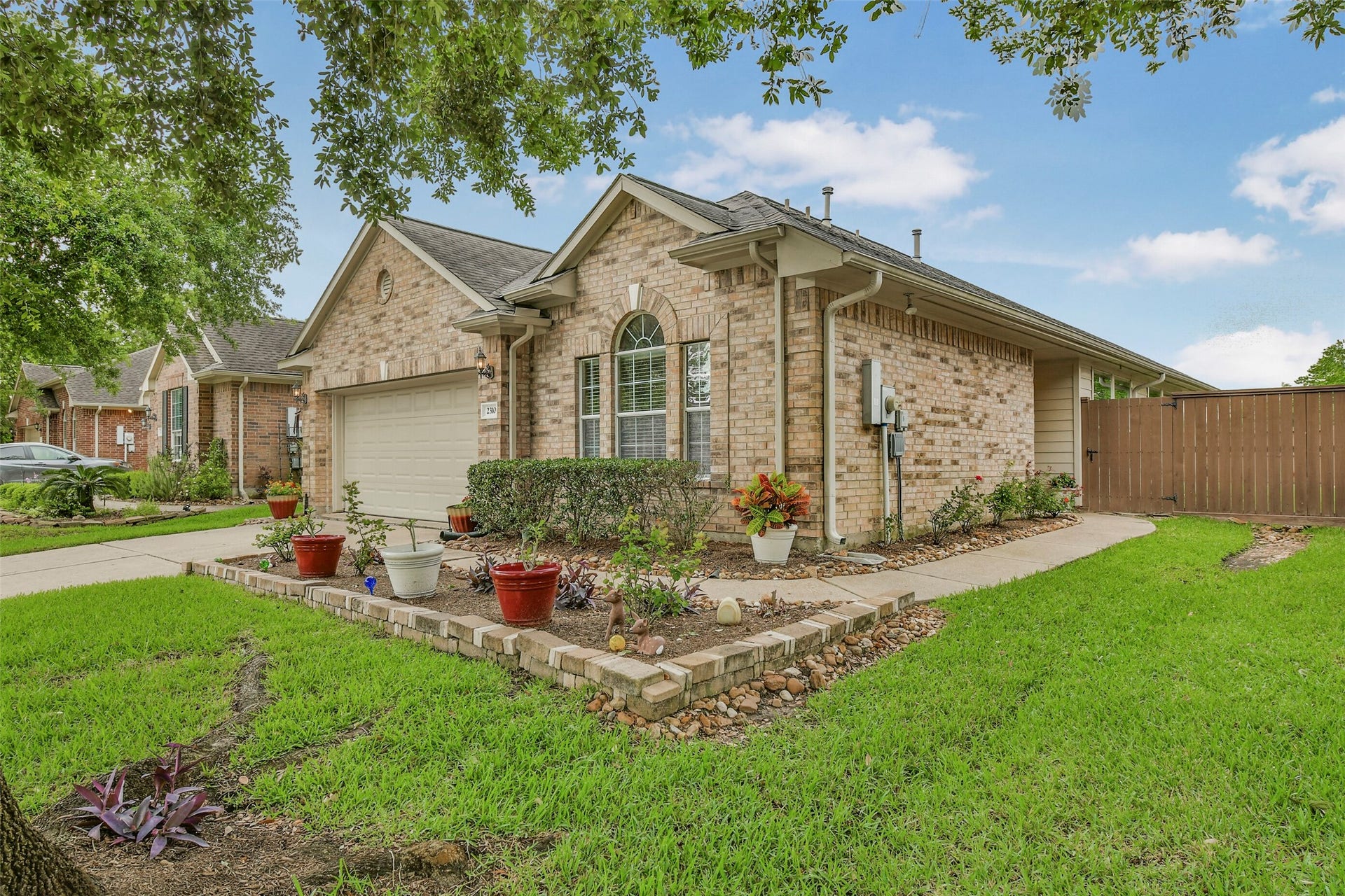 2310 Messina Drive, Pearland, TX 77581 2310 Messina Drive, Pearland, TX 77581