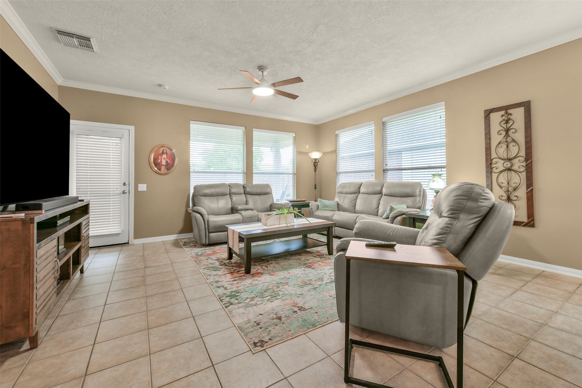 2310 Messina Drive, Pearland, TX 77581 2310 Messina Drive, Pearland, TX 77581