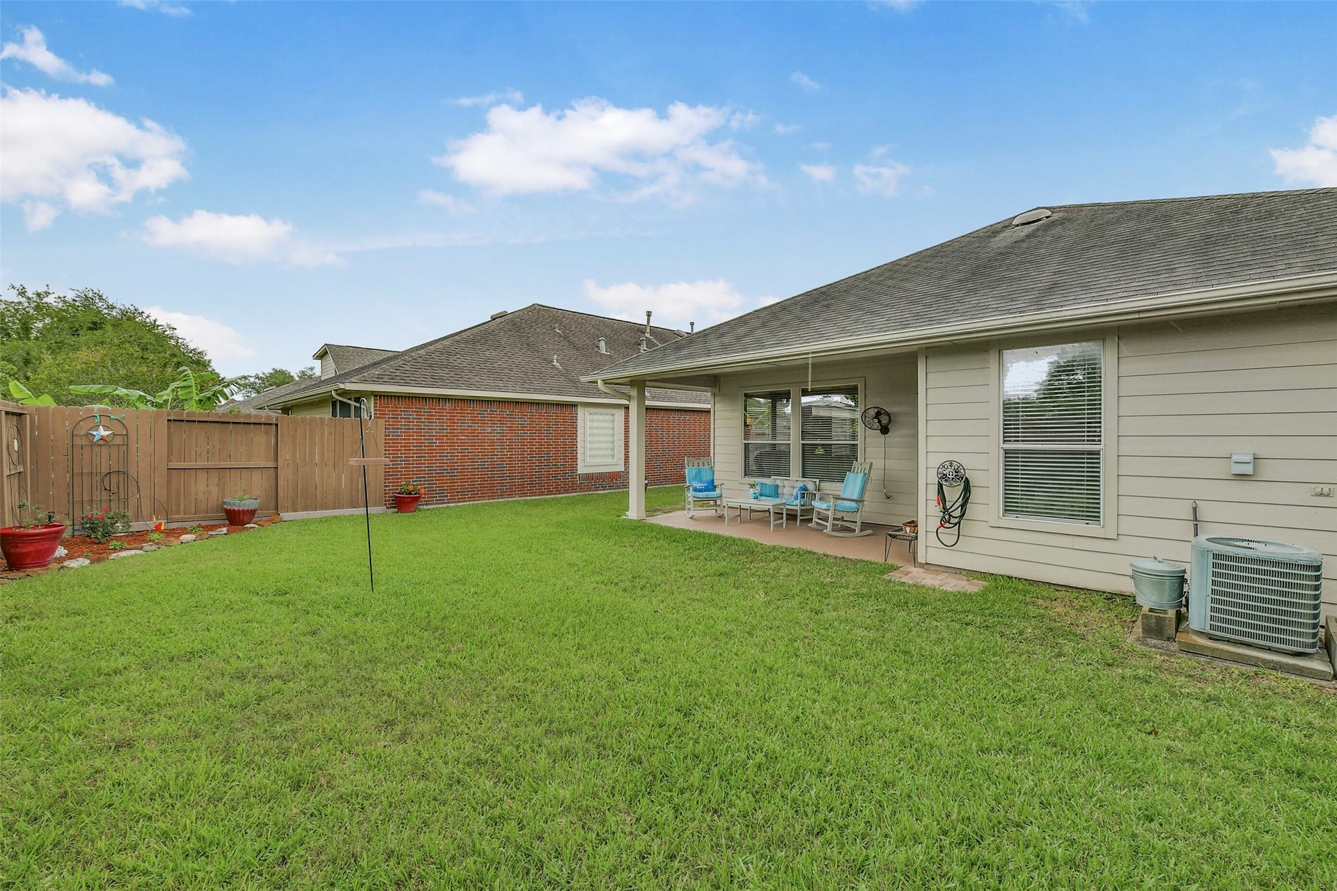 2310 Messina Drive, Pearland, TX 77581 2310 Messina Drive, Pearland, TX 77581
